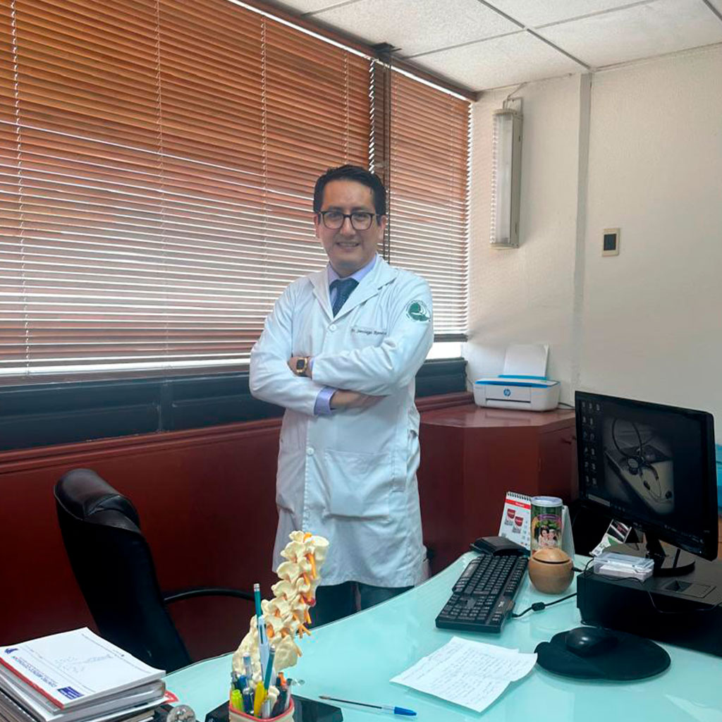 Dr. Santiago Ramírez Hernández - Ortopedista y Cirujano de Columna